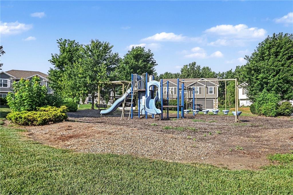 210 North Pointe Lane Raymore, MO 64083 - Photo 25 of 32