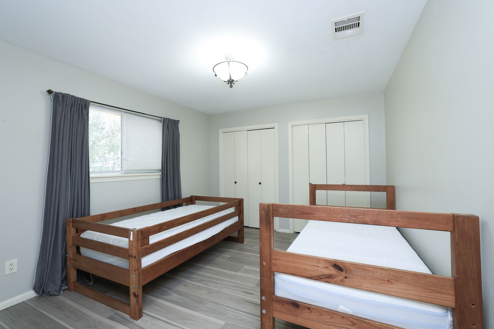 22010 Buescher Road Tomball, TX 77377 - Photo 17 of 30 a room with a bed and window