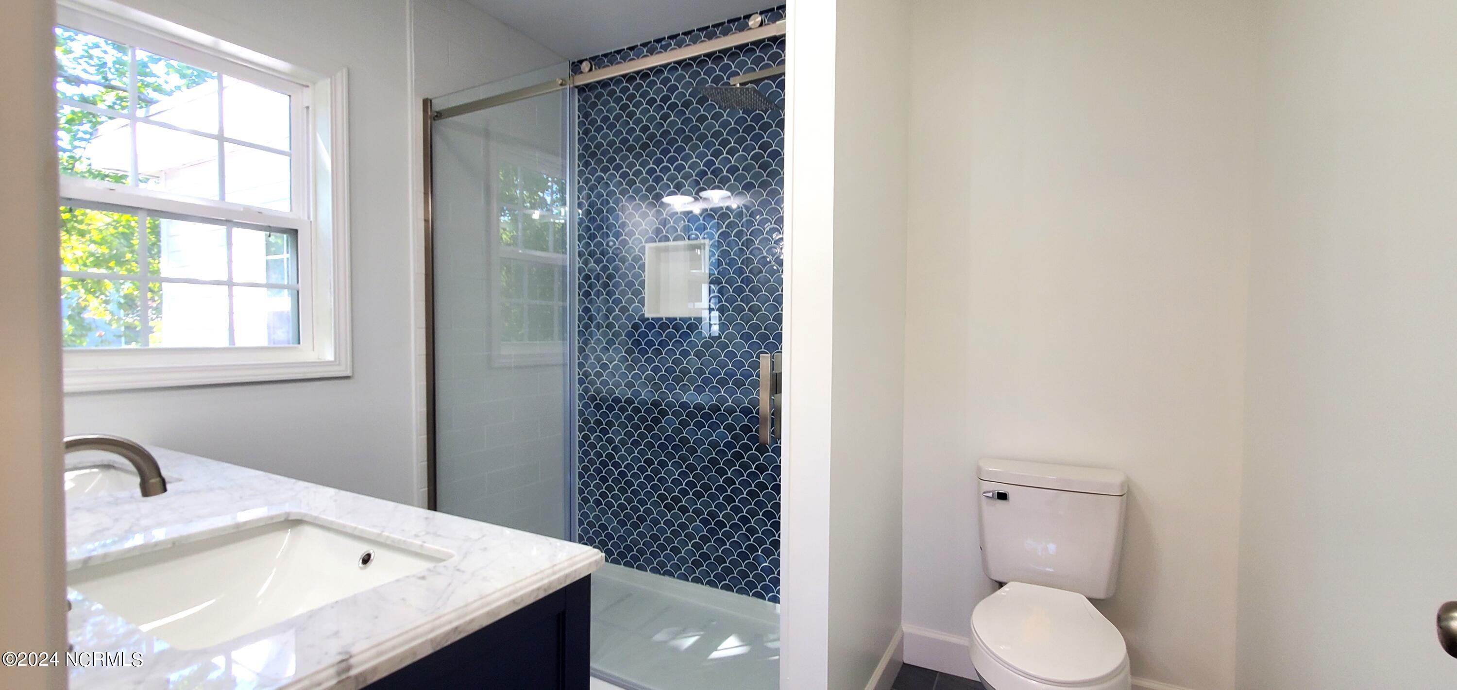 502 Sandy Point Road New Bern, NC 28560 - Photo 30 of 59 Ensuite Bathroom