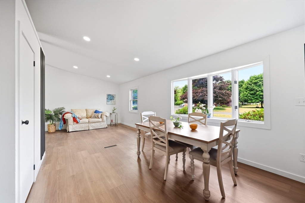 37 Sun Valley Road Holyoke, MA 01040 - Photo 4 of 28