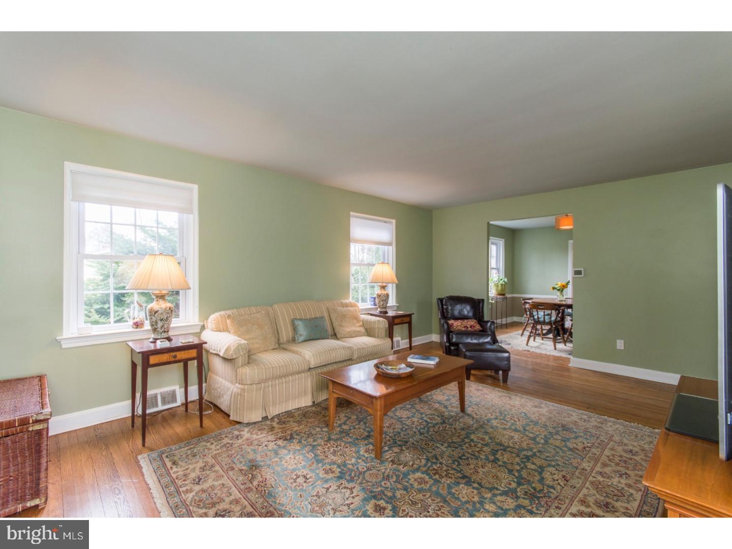 340 Horsham Road Horsham, PA 19044 - Photo 5 of 25 Living Room