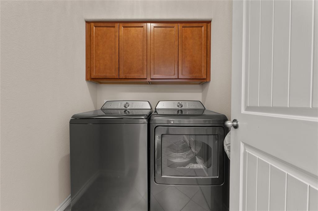 5533 Wisdom Court Waco, TX 76708 - Photo 7 of 21 a utility room with dryer and washer