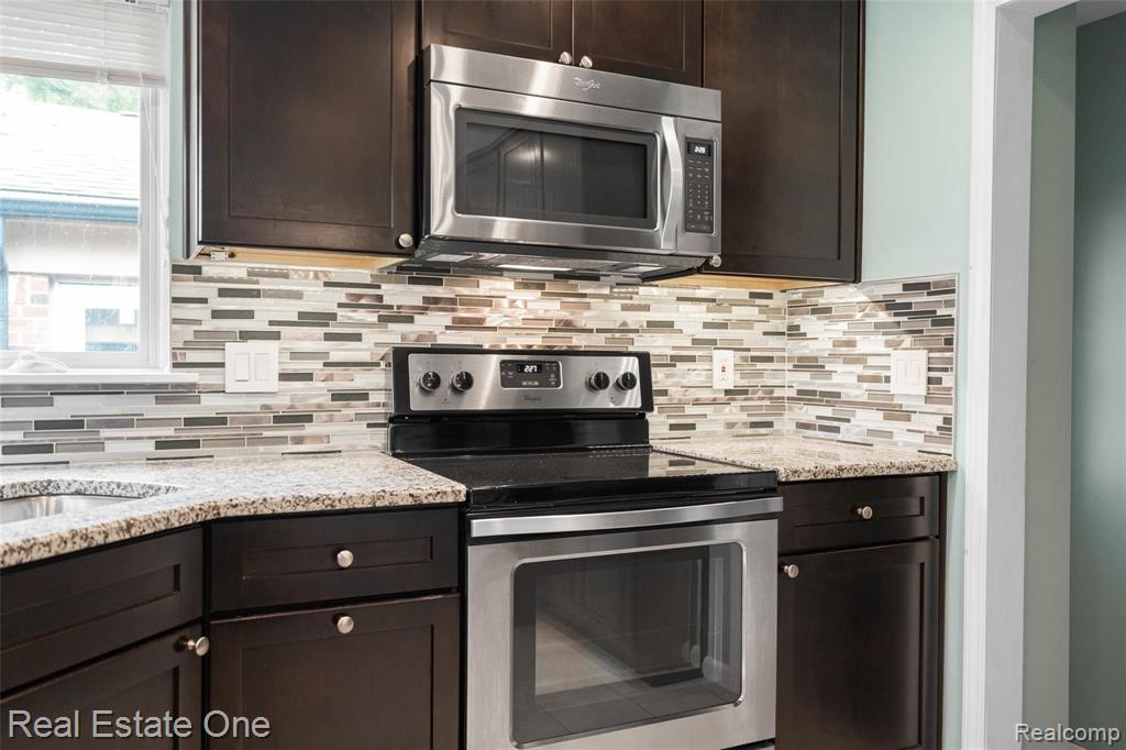2470 West Tienken Road Rochester Hills, MI 48306 - Photo 6 of 31