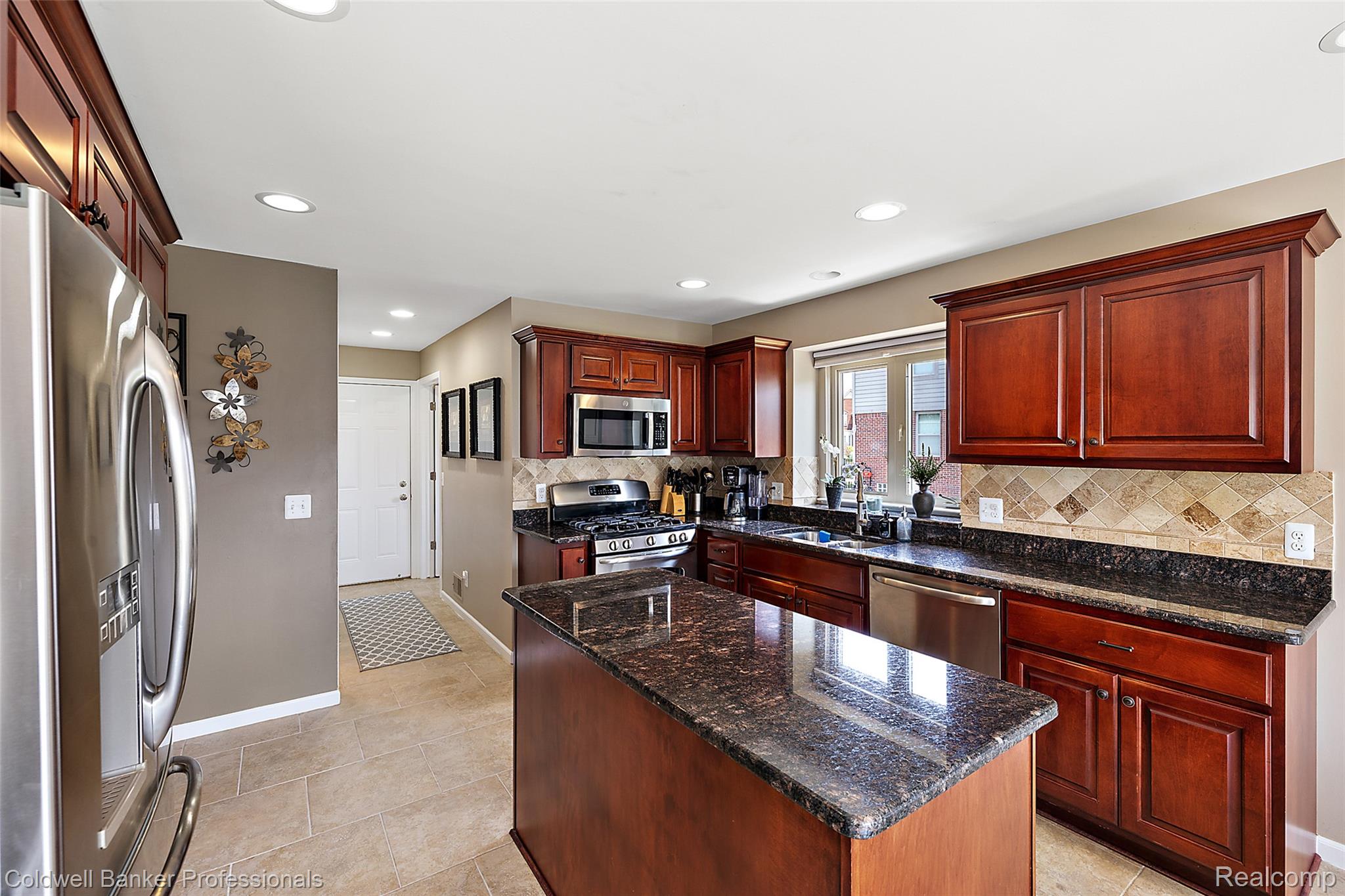 16532 Moore Park Road Macomb, MI 48044 - Photo 10 of 28