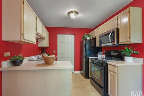 $224,900 | 260 Crestview Drive, Unit C, Wauconda, IL 60084