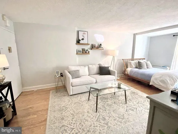 $1,900 | 1440 N Street Northwest, Unit 405, Washington, DC 20005