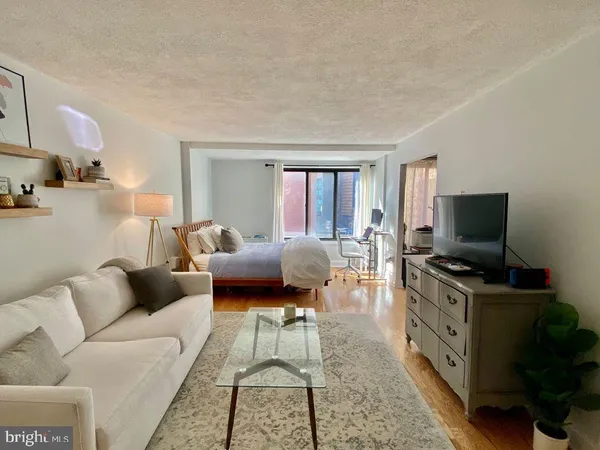 $1,900 | 1440 N Street Northwest, Unit 405, Washington, DC 20005