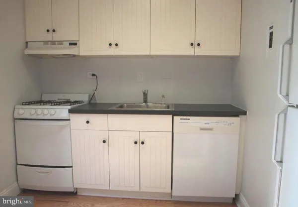 $1,900 | 1440 N Street Northwest, Unit 405, Washington, DC 20005