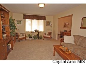 2913 Victoria Drive Springfield, IL 62704 - Photo 3 of 12 Gallery Image 3