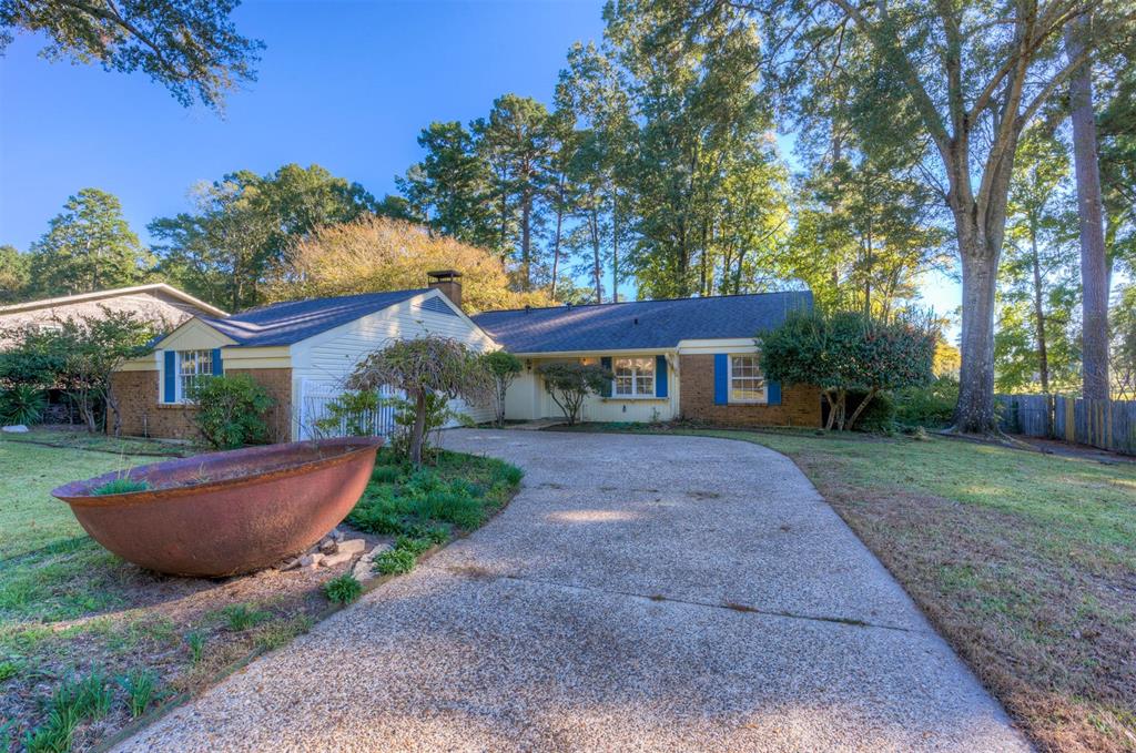 1306 East Todd Street Minden, LA 71055 - Photo 3 of 27 a front view of a house with garden