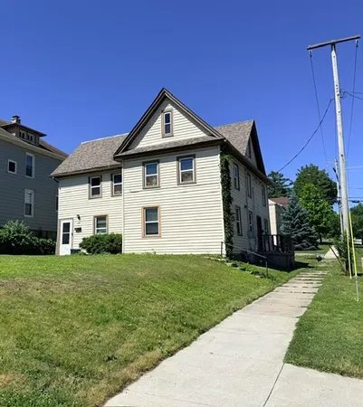 $239,900 | 106 South 7th Avenue, Unit 709 HICKORY, West Bend, WI 53095