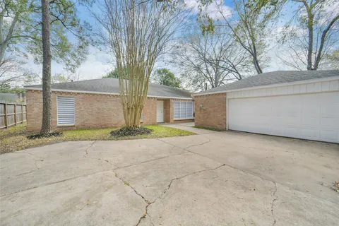 $525,000 | 1823 Cherry Bend Drive, Houston, TX 77077