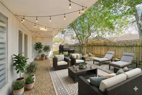 $525,000 | 1823 Cherry Bend Drive, Houston, TX 77077