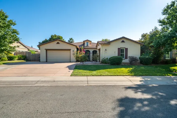 $609,900 | 723 Woodacre Drive, Redding, CA 96002