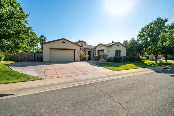 $609,900 | 723 Woodacre Drive, Redding, CA 96002