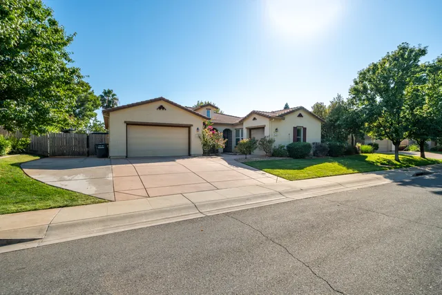 $629,900 | 723 Woodacre Drive, Redding, CA 96002