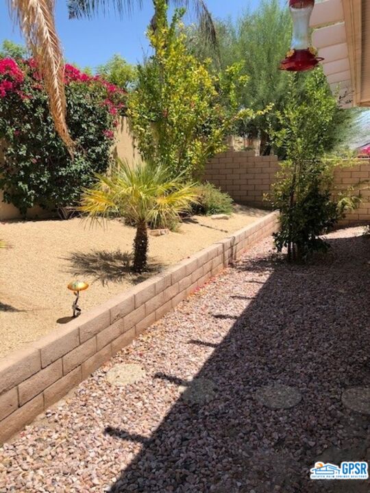 40 Shoreline Drive Rancho Mirage, CA 92270 - Photo 13 of 22 a view of yard with wooden fence