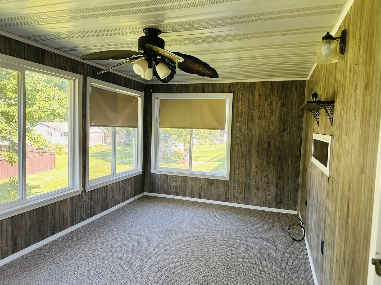 219 Palm Drive Lena, IL 61048 - Photo 18 of 50 a view of an empty room and window