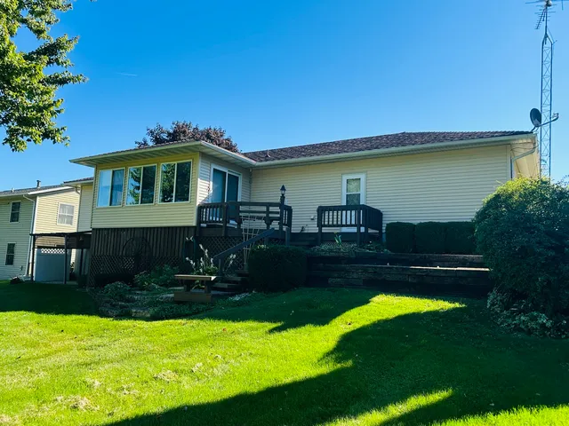 $2,000 | 219 Palm Drive, Lena, IL 61048