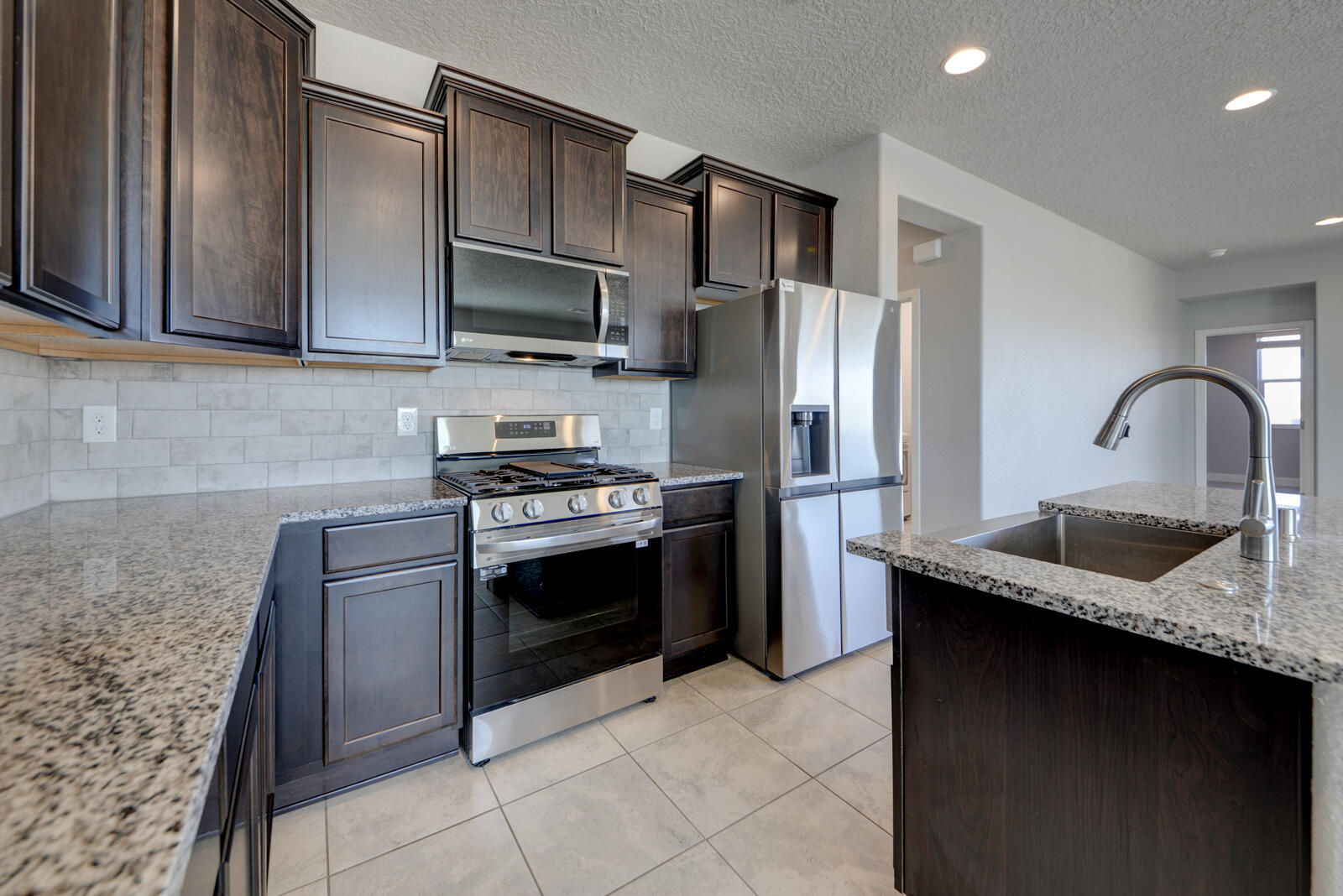 505 9th Avenue Northeast Rio Rancho, NM 87124 - Photo 6 of 23 Gallery Image 6