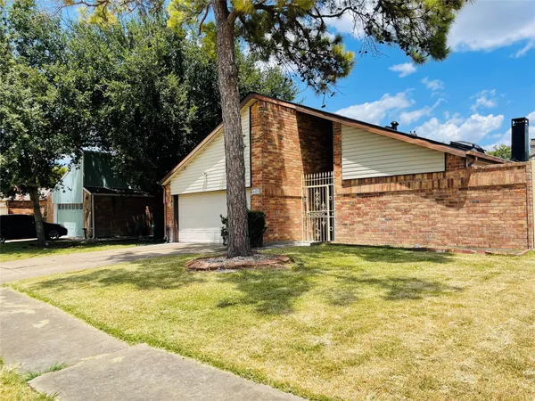 $1,900 | 6823 Songbrook Drive, Houston, TX 77083