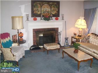 4802 Argyle Road Brookhaven, PA 19015 - Photo 2 of 12 Living Room