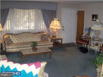 4802 Argyle Road Brookhaven, PA 19015 - Photo 3 of 12 Living Room