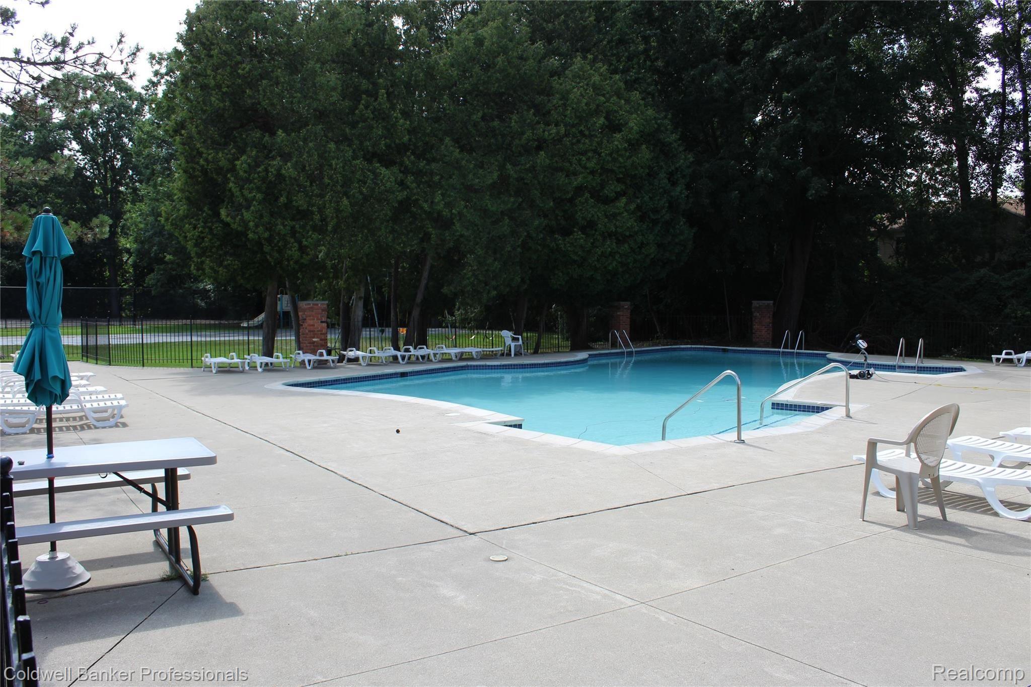 1399 Paddle Wheel Lane Rochester, MI 48306 - Photo 58 of 60 56.JPG