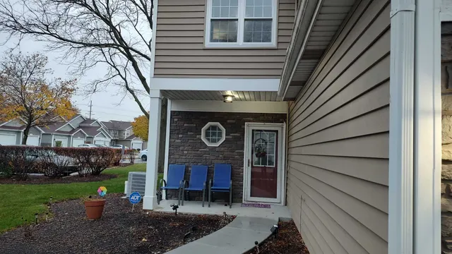 $2,250 | 1151 Regency Court, Schaumburg, IL 60193