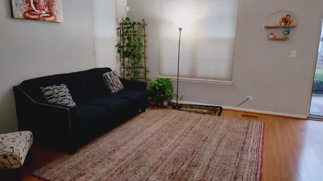 $2,250 | 1151 Regency Court, Schaumburg, IL 60193