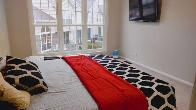 $2,250 | 1151 Regency Court, Schaumburg, IL 60193