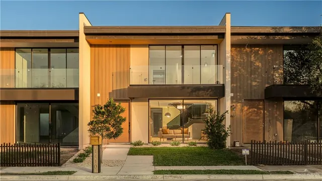 $435,000 | 1410 South 7th Avenue, Edinburg, TX 78539