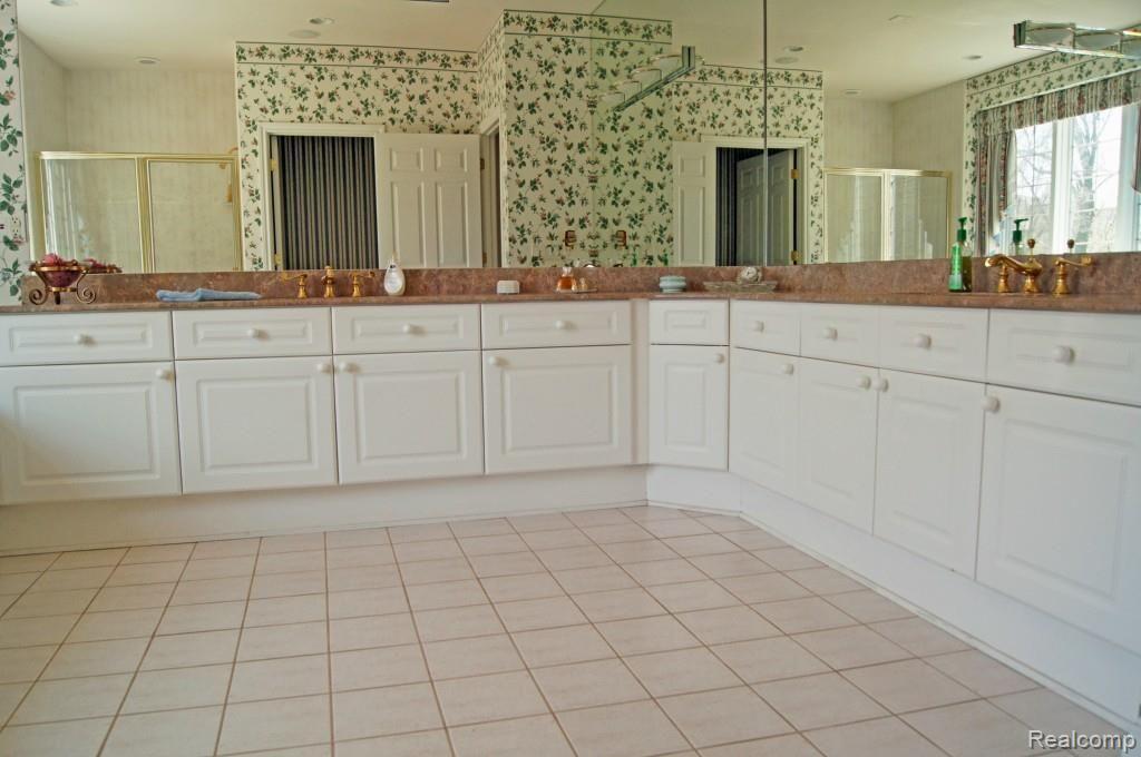 1812 Fox Run Rochester Hills, MI 48306 - Photo 33 of 48