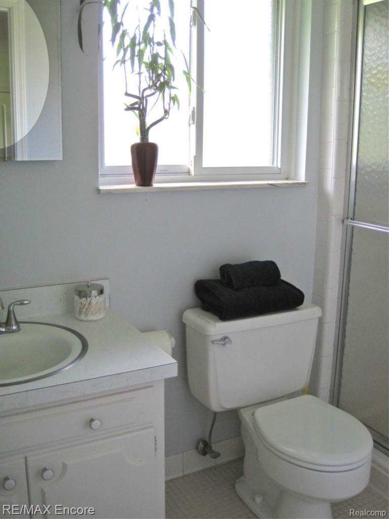 7216 Holcomb Road Clarkston, MI 48346 - Photo 26 of 37 2nd Full Bathroom.jpg