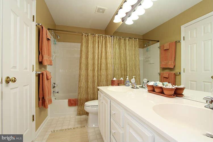 2450 Arctic Fox Way Reston, VA 20191 - Photo 22 of 30 Bath