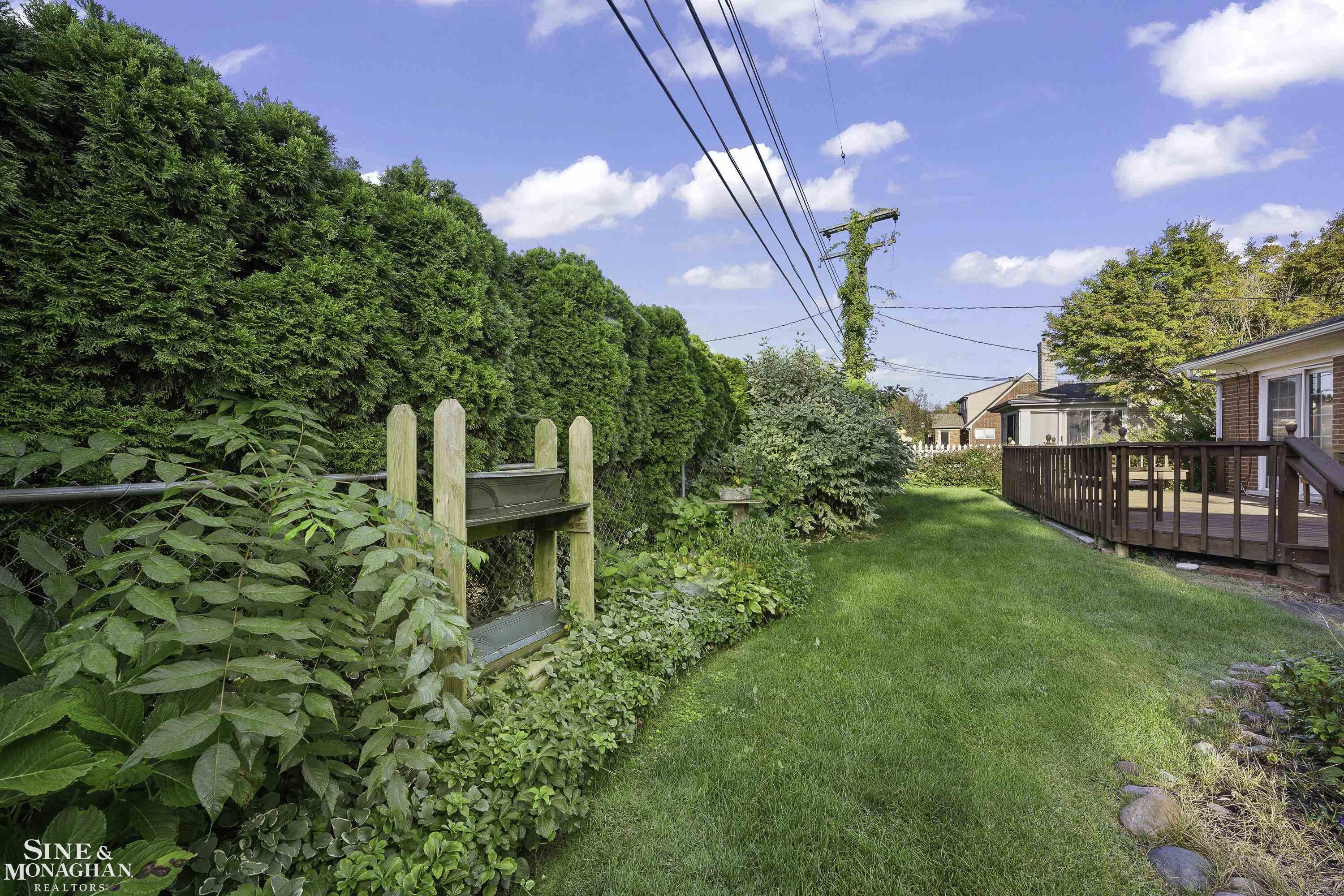 581 North Rosedale Court Grosse Pointe, MI 48236 - Photo 31 of 37 50155825-12319f31-579e-4b2d-86f6-c0422d5eecad.JPG