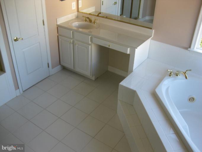 3614 Becherer Road Alexandria, VA 22309 - Photo 19 of 30 Bath (Master)