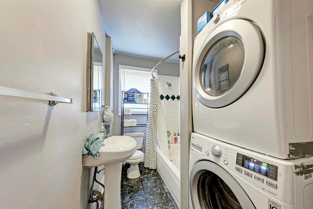 2834 Salado Street Austin, TX 78705 - Photo 36 of 40 a view of a hallway with washer and dryer