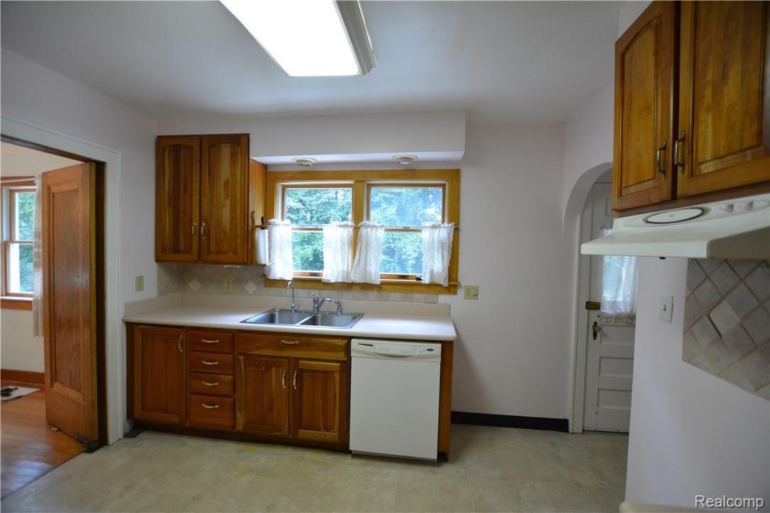 2016 Reid Road Grand Blanc, MI 48439 - Photo 15 of 25 DSC_0354.JPG