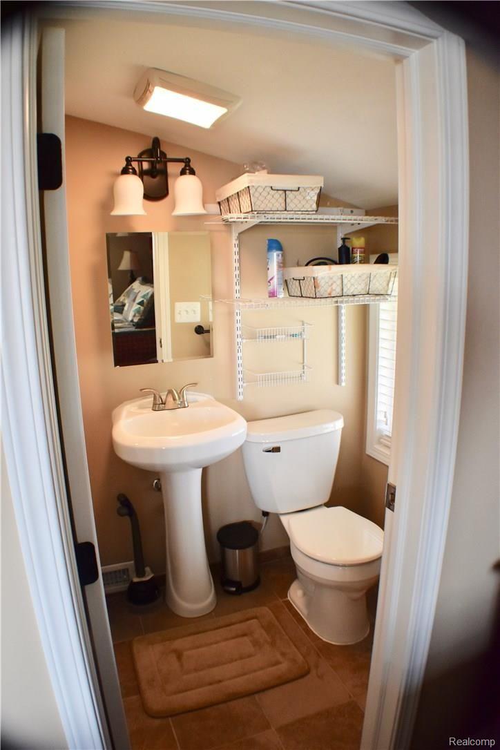 29651 Curtis Road Livonia, MI 48152 - Photo 39 of 47 fullsizeoutput_3d6b.jpeg