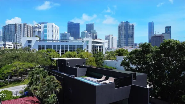 $20,000 | 420 Southwest 15th Road, Unit 420, Miami, FL 33129