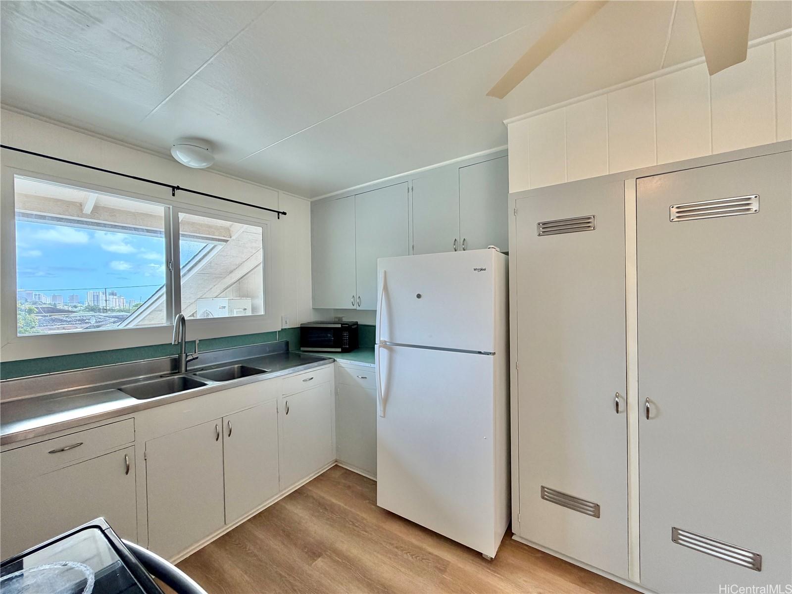 2541 Pauoa Road Honolulu, HI 96813 - Photo 5 of 18 Kitchen