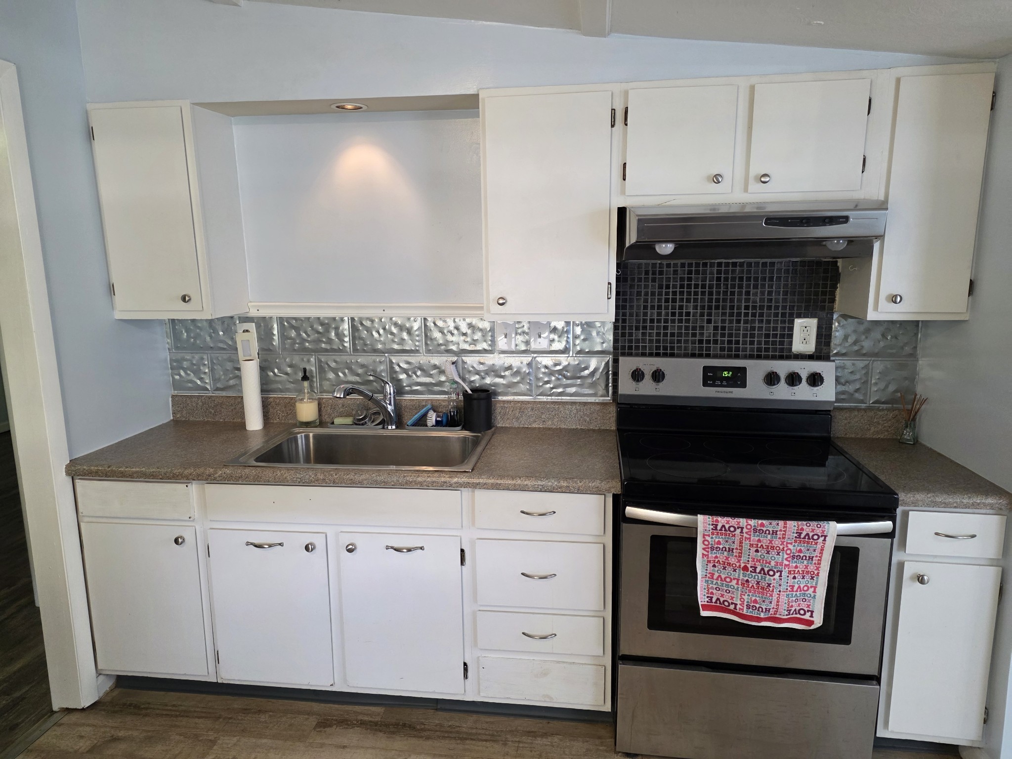 65 Anthony Mill Road Tullahoma, TN 37388 - Photo 20 of 43 a kitchen with granite countertop a stove and a cabinets