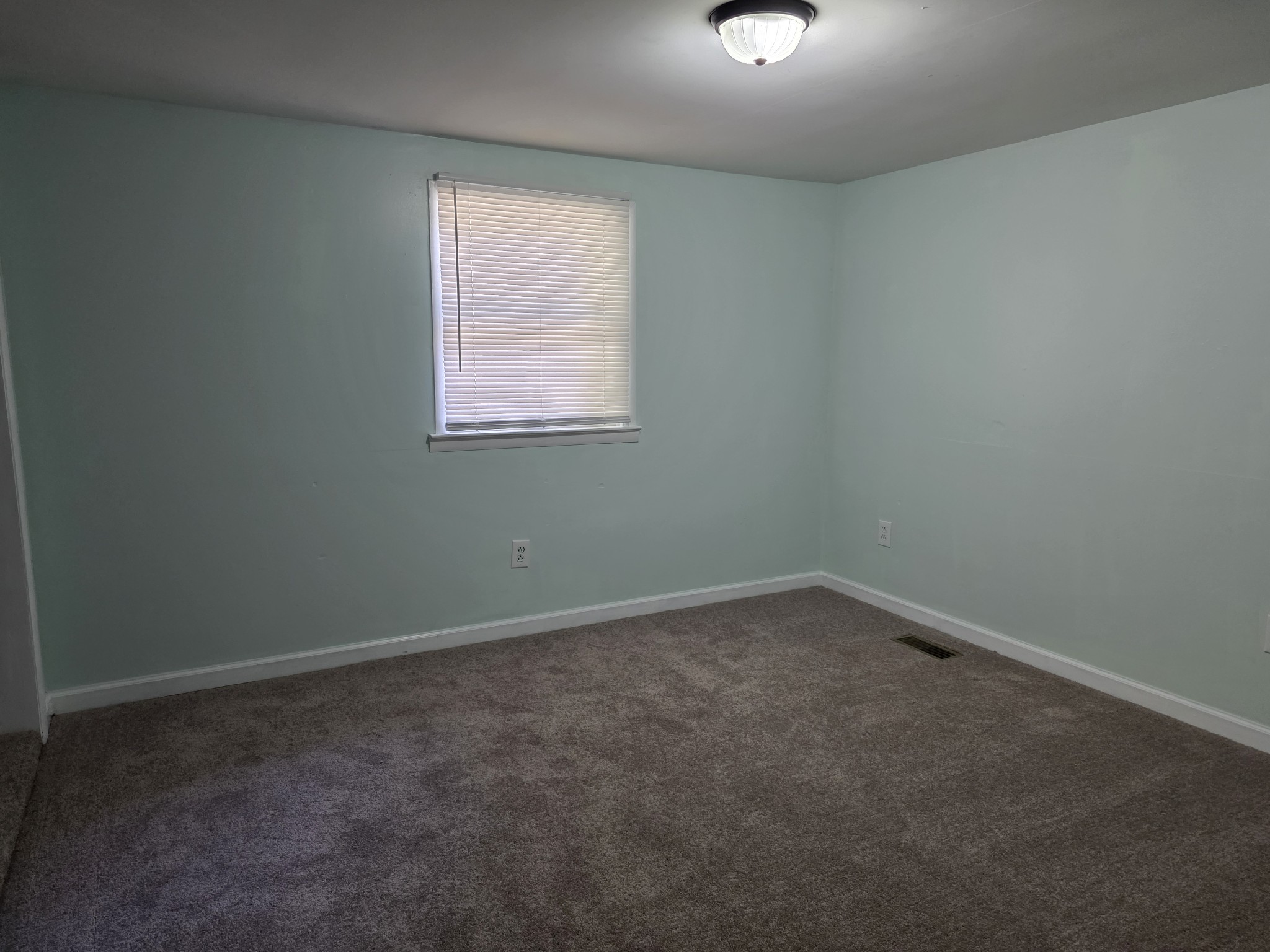 65 Anthony Mill Road Tullahoma, TN 37388 - Photo 39 of 43 an empty room with a window