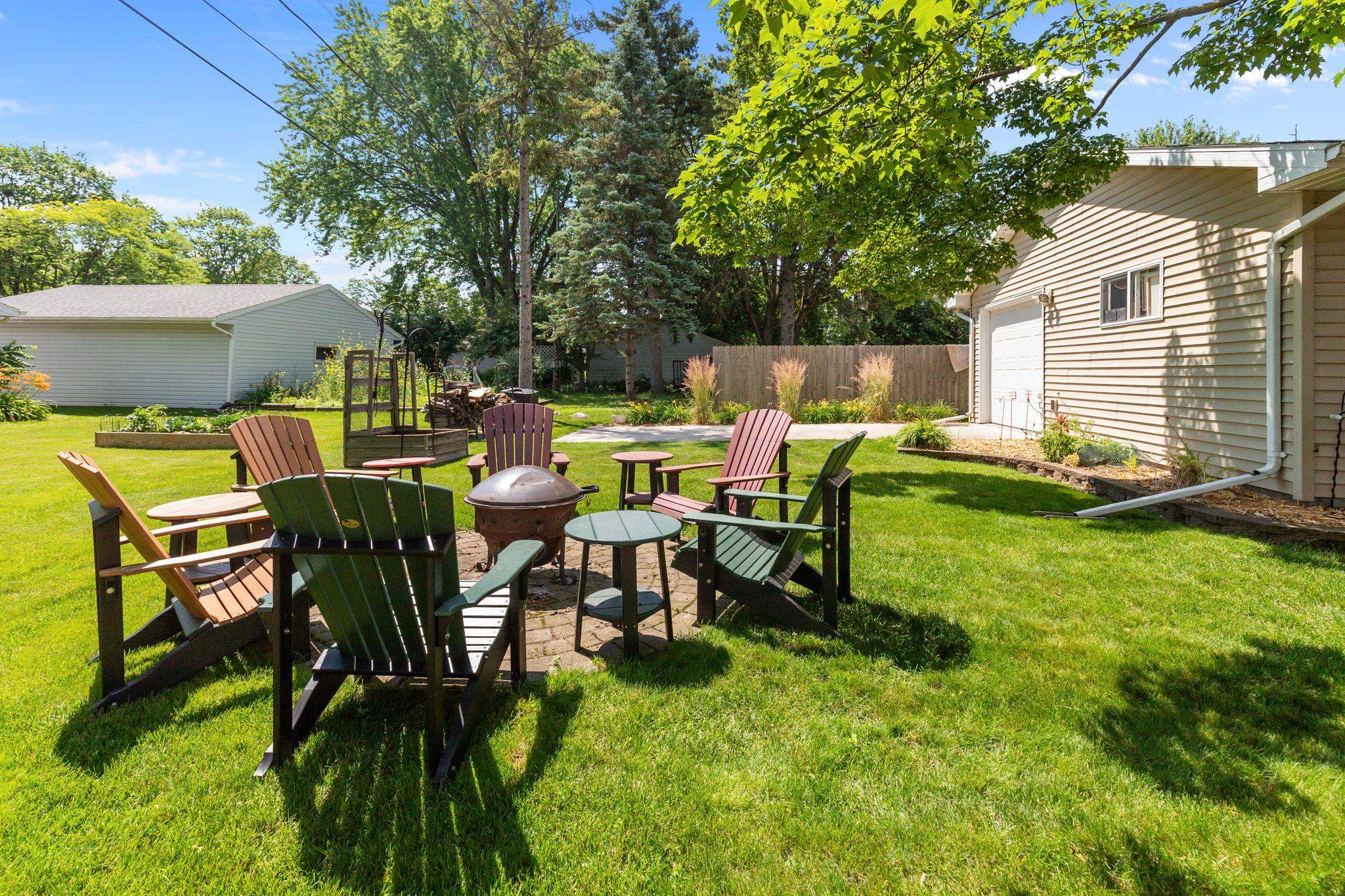 418 South Weimar Street Appleton, WI 54915 - Photo 7 of 46