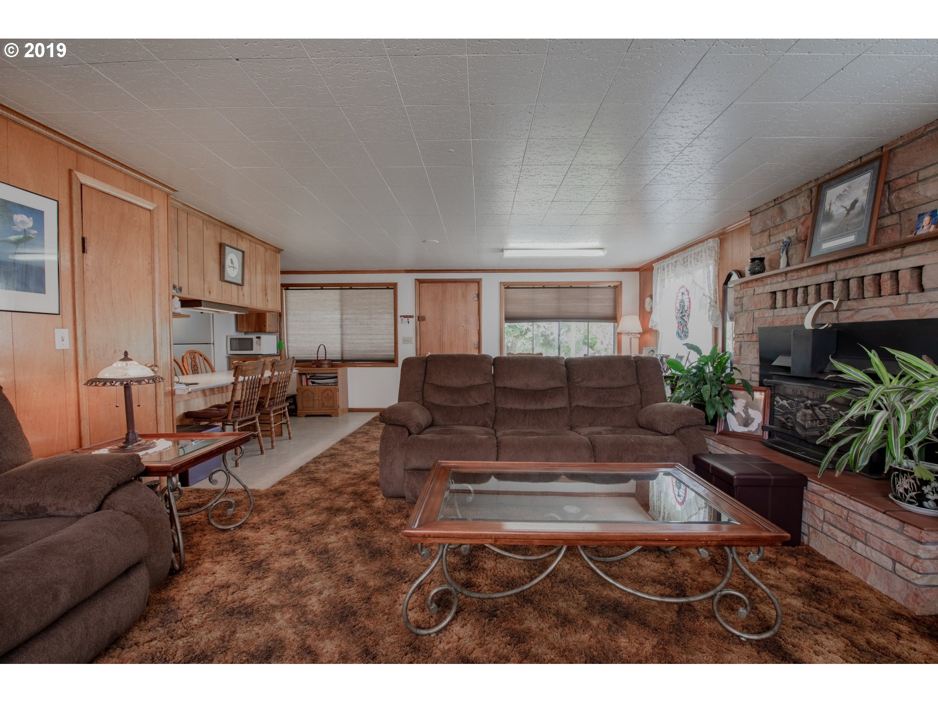 1285 Tucker Road Hood River, OR 97031 - Photo 4 of 32 a living room with furniture kitchen view and a potted plant