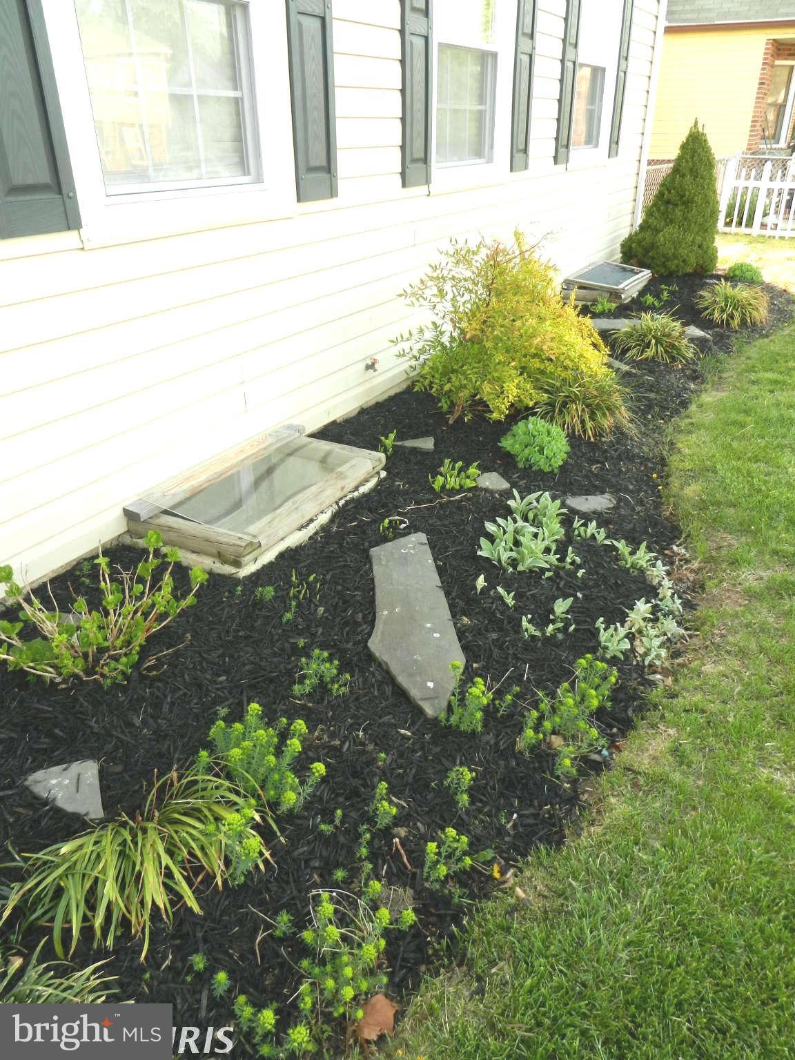 3110 Cornwall Road Baltimore, MD 21222 - Photo 25 of 28 a view of a backyard