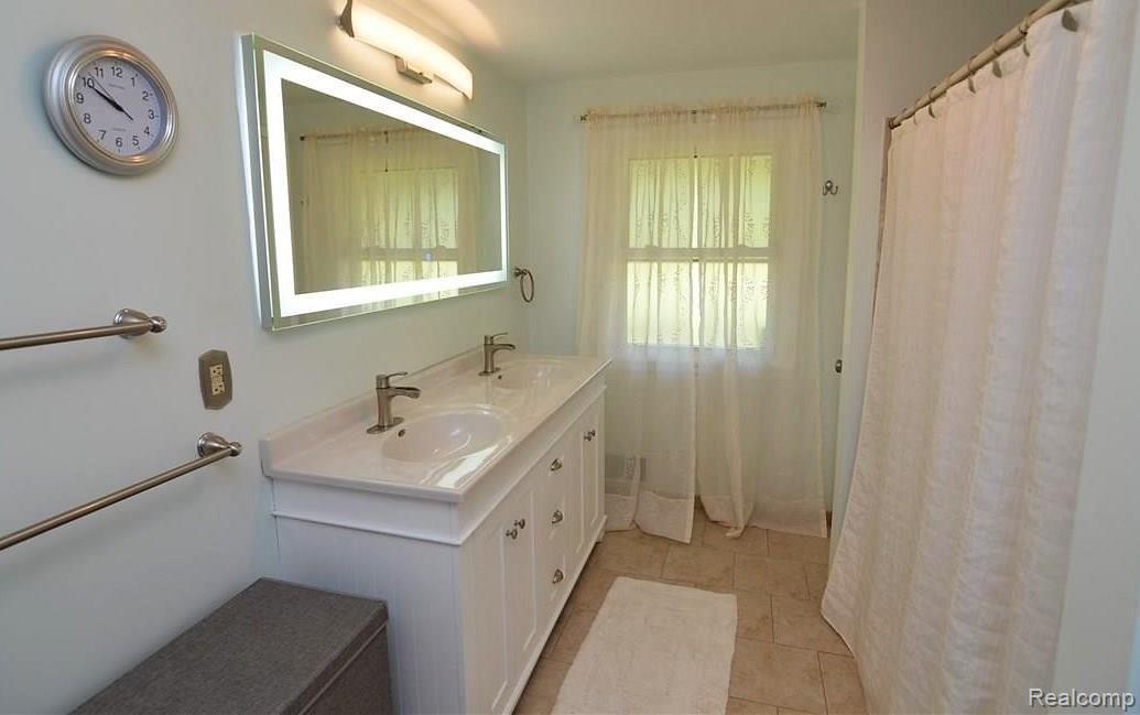11315 Wilson Road Montrose, MI 48457 - Photo 9 of 30 TV MAKEOVER QUALITY BATH