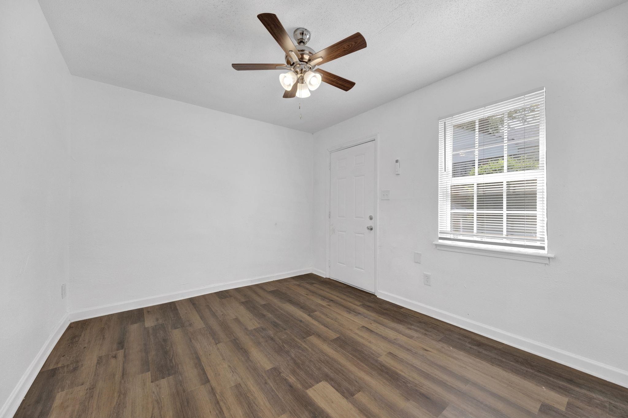 2966 Yale Avenue, Unit 3 Memphis, TN 38112 - Photo 14 of 24 Spare room with dark wood-style flooring, a textured ceiling, and a ceiling fan