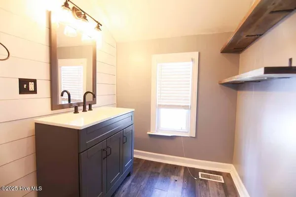 $1,700 | 417 West 3rd Street, Ayden, NC 28513